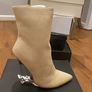 Brand new nude heel
